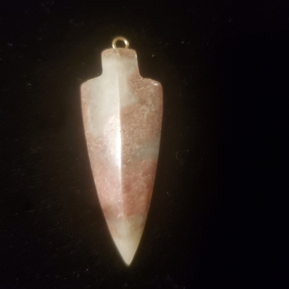 New Carved Rhodonite Arrowhead Pendant. - Picture 3 of 14
